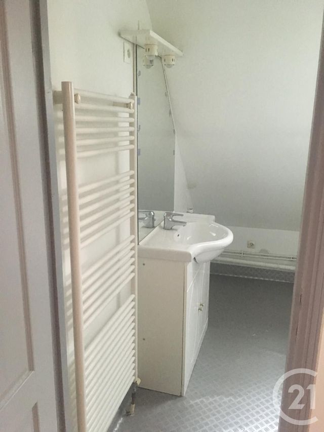 Afficher la photo en grand Appartement F2 à louer - 2 pièces - 39.5 m2 - ALBERT - 80 - PICARDIE - Century 21 Agence Albert